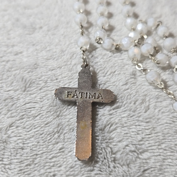 #530 White Bead cross Rosary 17 inches long - Picture 4 of 6